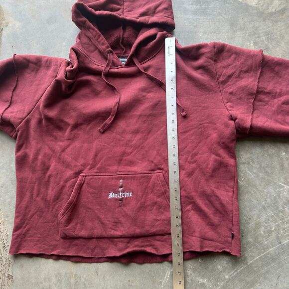 Doctrine Ruffle Tiered Sleeve Hoodie Women's 2XL Maroon Cropped Pullover Sweater - Picture 7 of 8